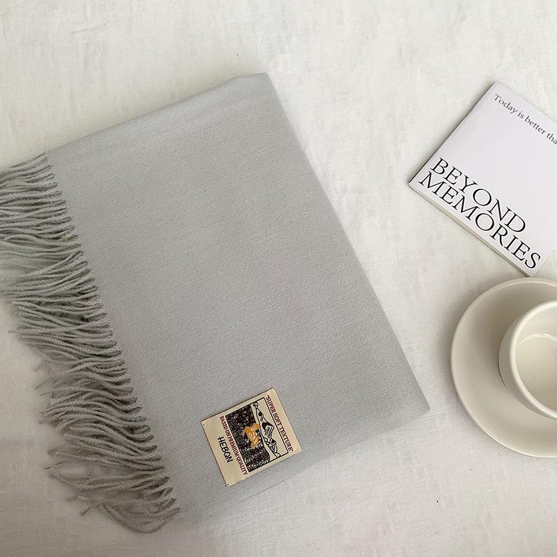 A Winter-specific, All-color, Multifunctional Scarf with A Soft Texture, Resembling The Feel of Cashmere, Providing Warmth and Protection.