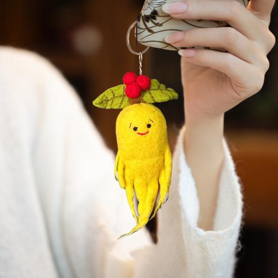 Felt Ginseng Keychain Handmade Wool Felt Ginseng Fruit Bag Charm with Leaves Soft Fluffy Pendant for Wallet Backpack Handbag Automobile Accessory