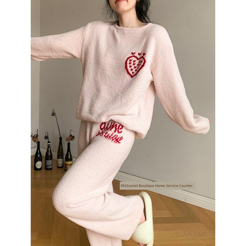 

Japan fashion SN * Del Original Order ~ Sweet Strawberry Half Velvet Pajamas Set Women Autumn and Winter Soft Glutinous Warm Homewear Sweetheart Strawberry Suit L/XL