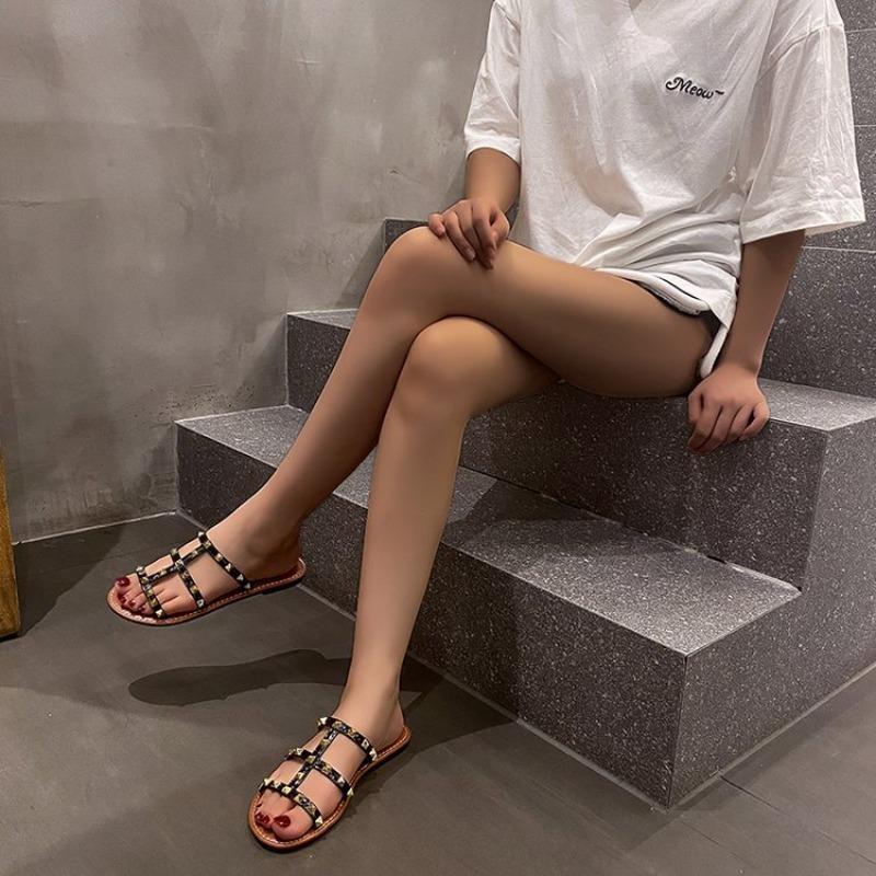 Large size slippers women's summer new outer wear fashionable versatile rivet sandals beach bathroom bath home