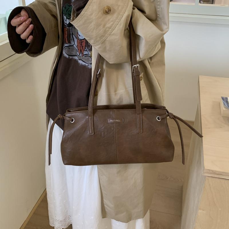 Retro small bag, simple handbag, women's autumn new textured underarm bag, commuter shoulder bag
