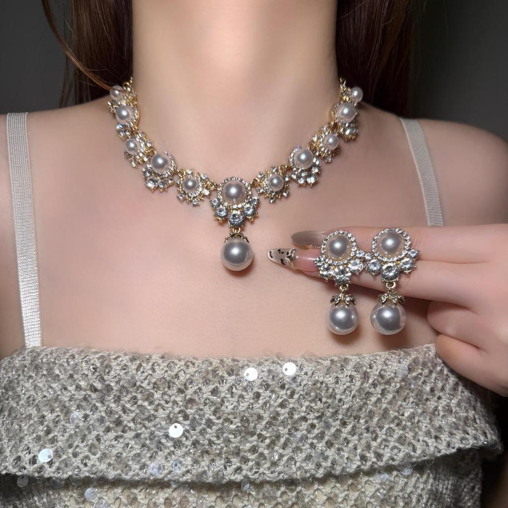 Elegante Set Collana e Orecchini con Nappa e Diamanti a Goccia d'Acqua per Donna