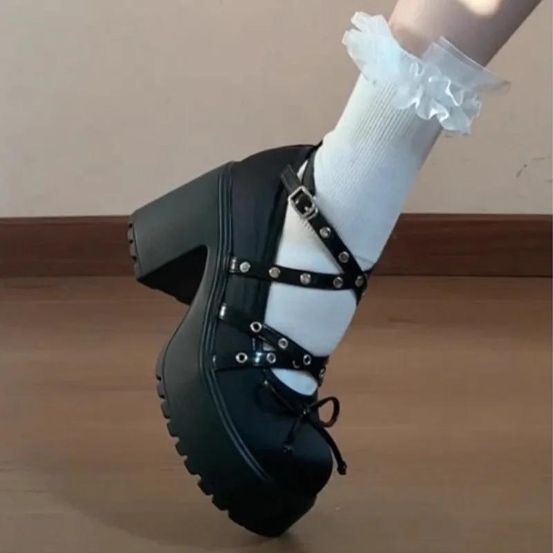 Fashion Gothic Rivet Punk Shoes for Women Fashion Cross Strap Platform Mary Janes Woman Metal Decoration Thick Heels Lolita Shoes 2024