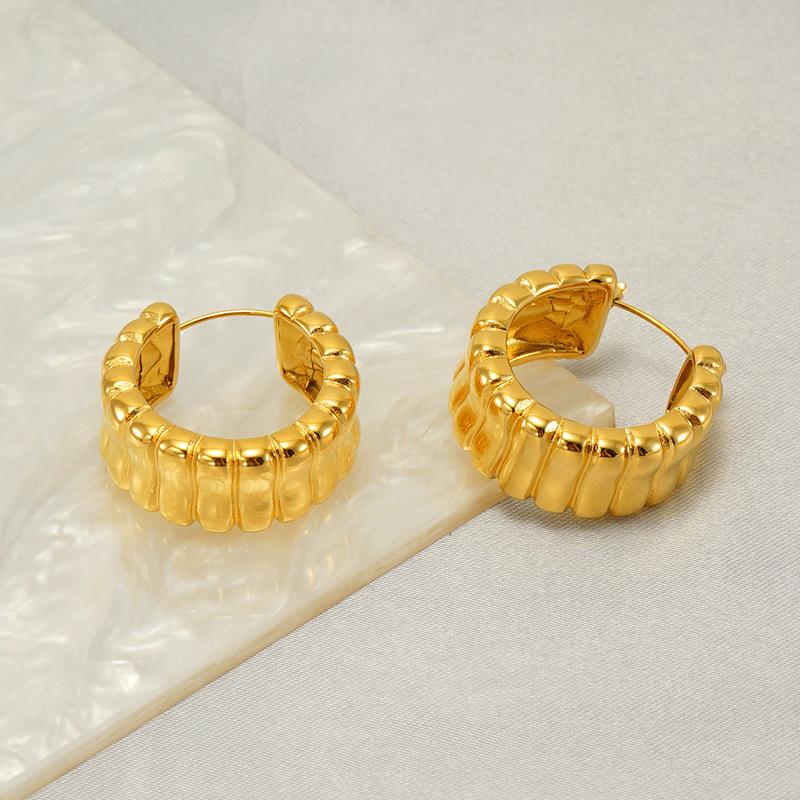 New stainless steel fashion U-shaped earrings retro temperament high-end titanium steel earrings niche jewelry women