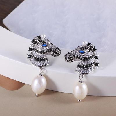 Boucles d'oreilles de style européen et américain, personnalité tridimensionnelle zèbre rayures noires et blanches incrustées de perles, accessoires de boucles d'oreilles