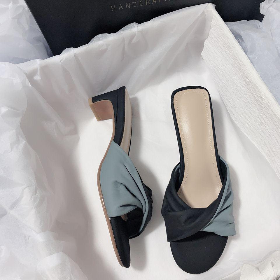 Summer New Great Easy To Wear Comfortable Gentle Bow Color Matching Round Head Open Toe Korean Version Small Square Root Comfortable Slippers Women