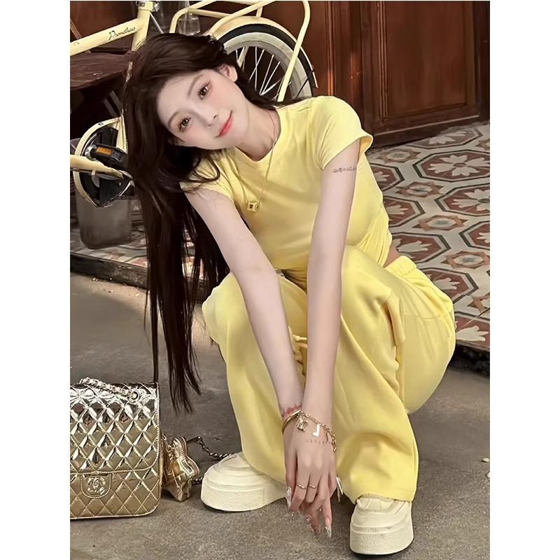 Schickes und bequemes Damen-Sommer-Set: Würziges Slim-Fit-Top und Weitbeinige Hose