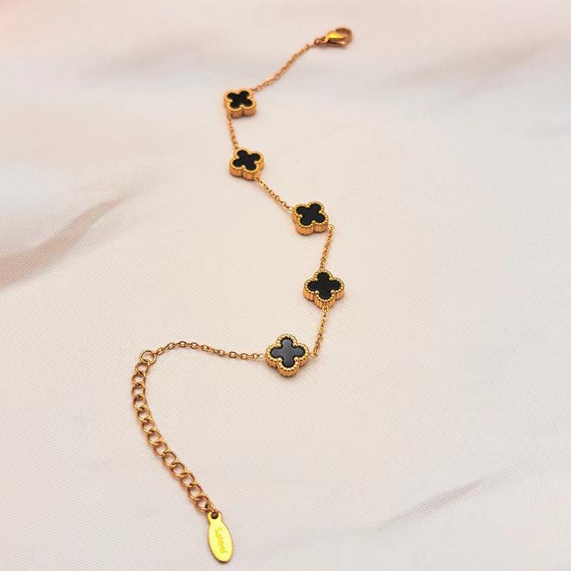 Lite Blomst Mini Armbånd Firkløver 9mm Ny Titanstål Fem-blomst Liten Utsøkt Enkelt High-end Damearmbånd