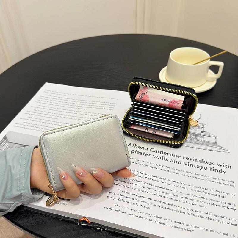 Women’s Zipper Short Wallet Crocodile Embossed PU Leather Large Capacity Card Holder Coin Purse Zip Around Wallet