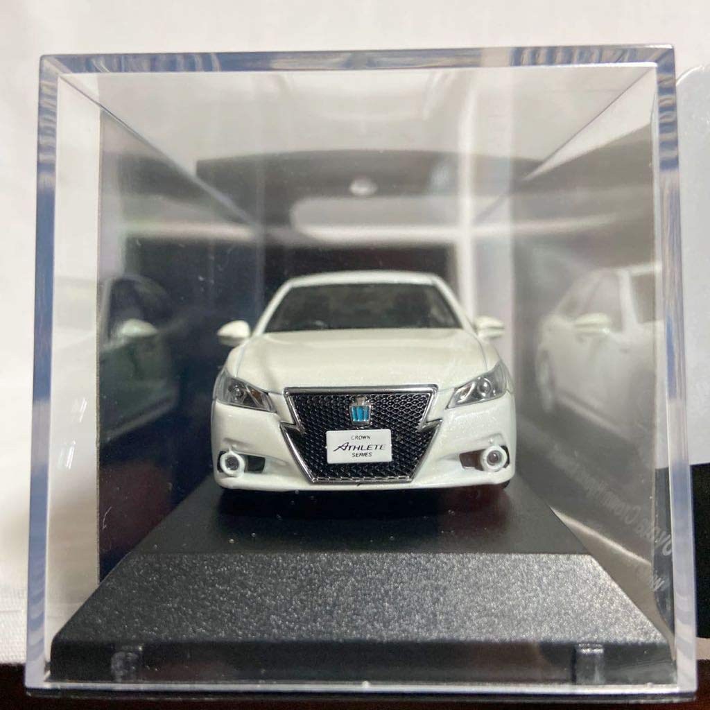 Kyosho Scale Toyota Crown Hybrid Athlete G White Pearl Crystal Shine 210 Series Miniature Model Car 1/43
