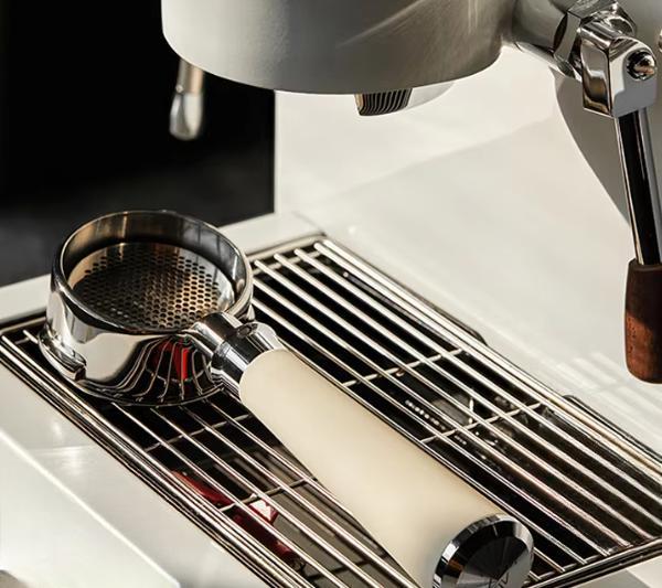 Stainless Steel Portafilter Handle for Espresso Machines with Large Capacity Chamber and Even Flow Distribution
