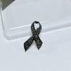 Svart Minnesmärke Svart Märke Souvenir Begravning Sorge Märke Strass Legering Svart Band Brosch Nål För Begravningar och Sorge