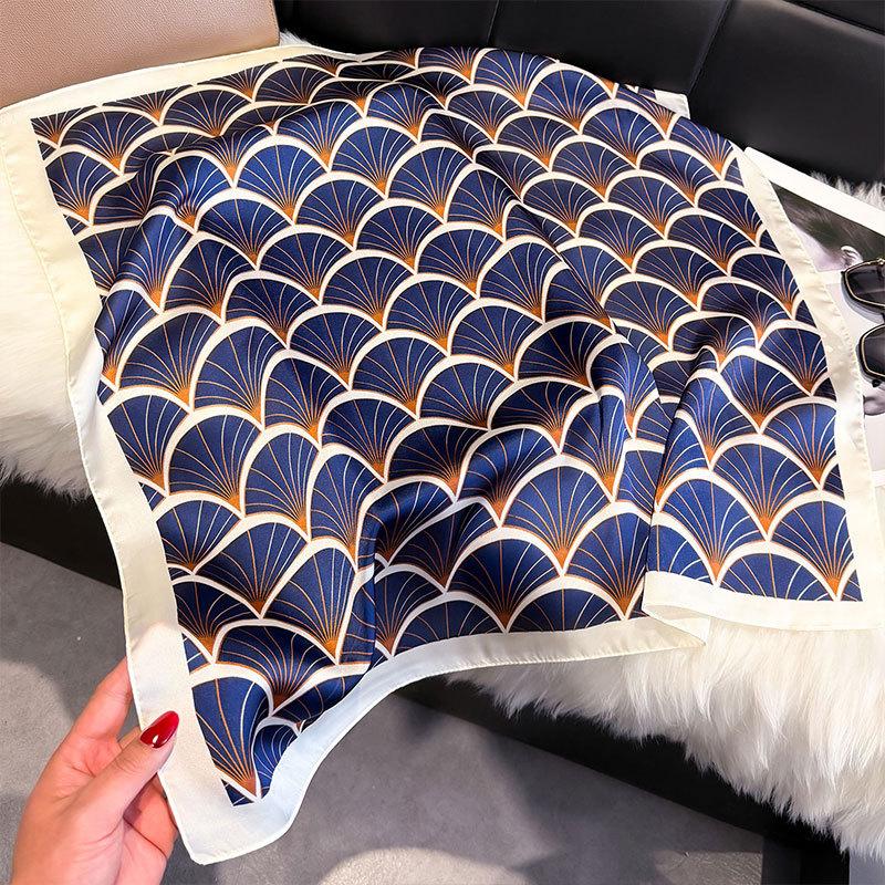 Spring Silk Scarf Fashionable Foreign Style Versatile Small Square Scarf 70Cm Decorative Scarf Sunscreen Travel Shawl Women