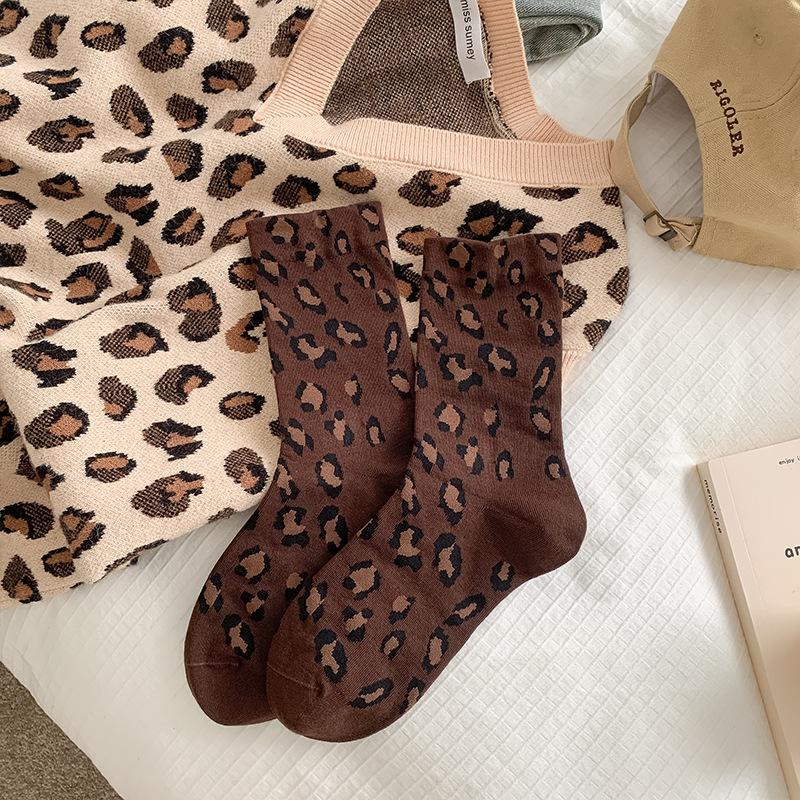 

Девичьи осенне-зимние носки средней высоты в горошек, спортивные и персонализированные повседневные носки, простые, влагопоглощающие, дышащие, универсальные хлопковые носки 1 pair темный кофе