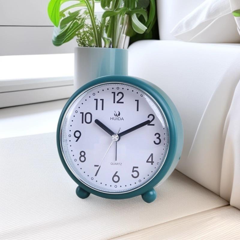 Classic silent alarm clock, special bedside clock for junior high school, creative desktop clock, simple and fashionable small alarm clock