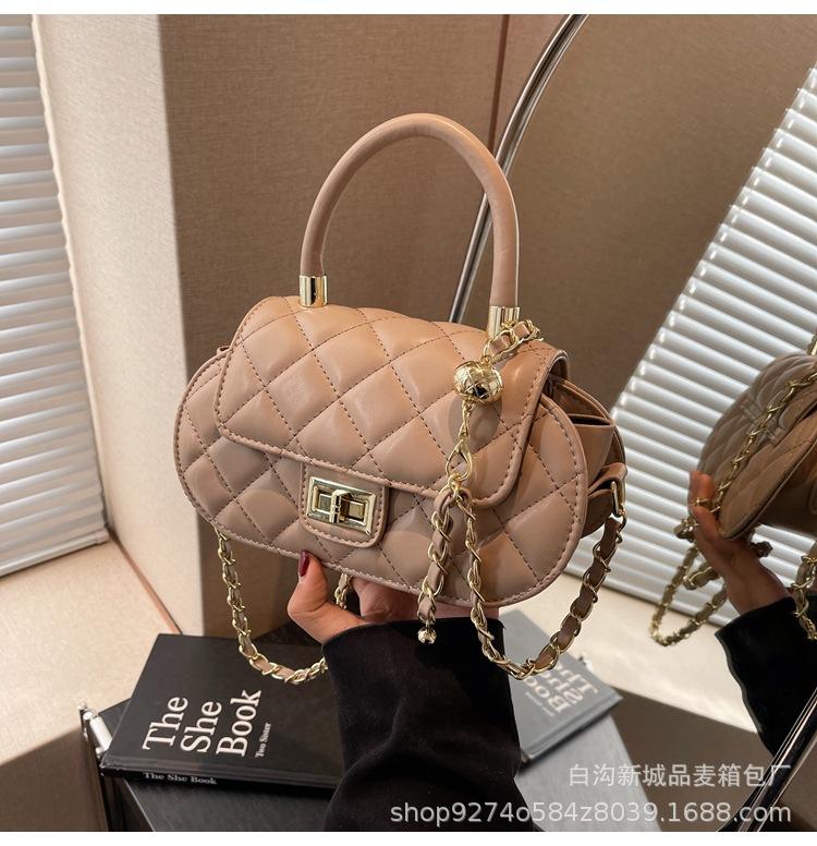 Rhombus Chain Portable Small Bag Women's 2025 New Popular Messenger Bag Fashionable Texture Commuter Shoulder Bag