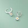 Mori Style Daisy Ear Cuffs: Trendy Korean & Japanese-Inspired Earrings for Students and Trendsetters.