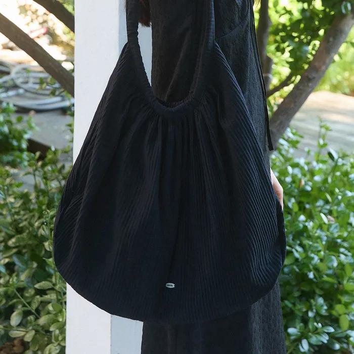 [Worn by Kyung-eun] Big Pleats Pot Bag - 2 Colors