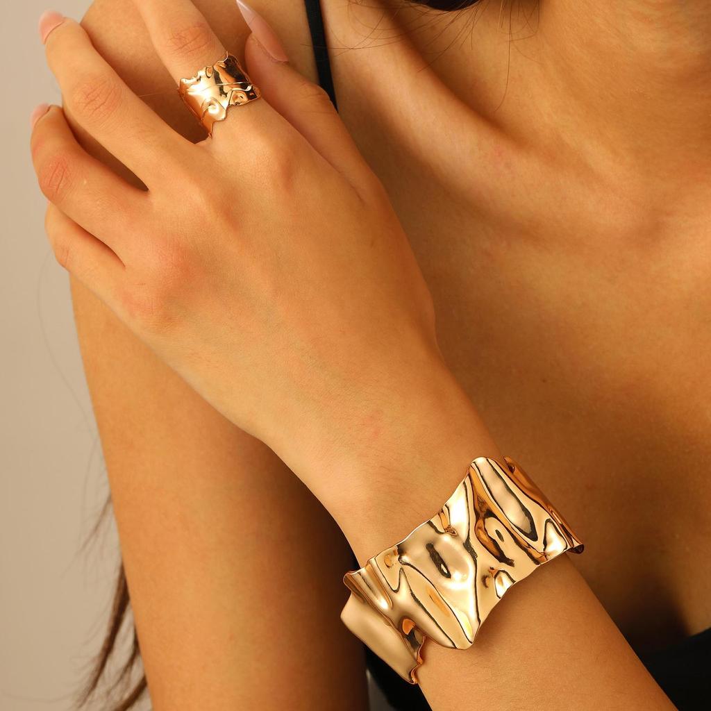 2-teiliges kreatives Metall-Durchbruch-Blatt-Armreif- & Ring-Set für Damen