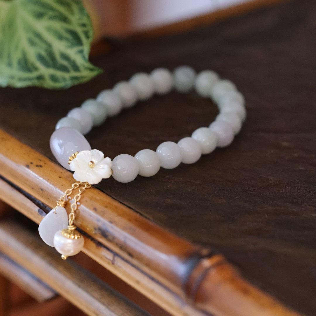 

Original Natural Jadeite Bracelet14K Gold-plated pendant with natural shell flowers Jadeite water drop style jade jewelry 7.5mm Round bead shell fl