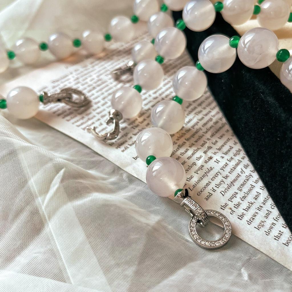 Retro Large Particle Natural White Chalcedony Natural Green Chalcedony Agate Contrasting Color Necklace Women'S Collarbone Chain Neck Chain