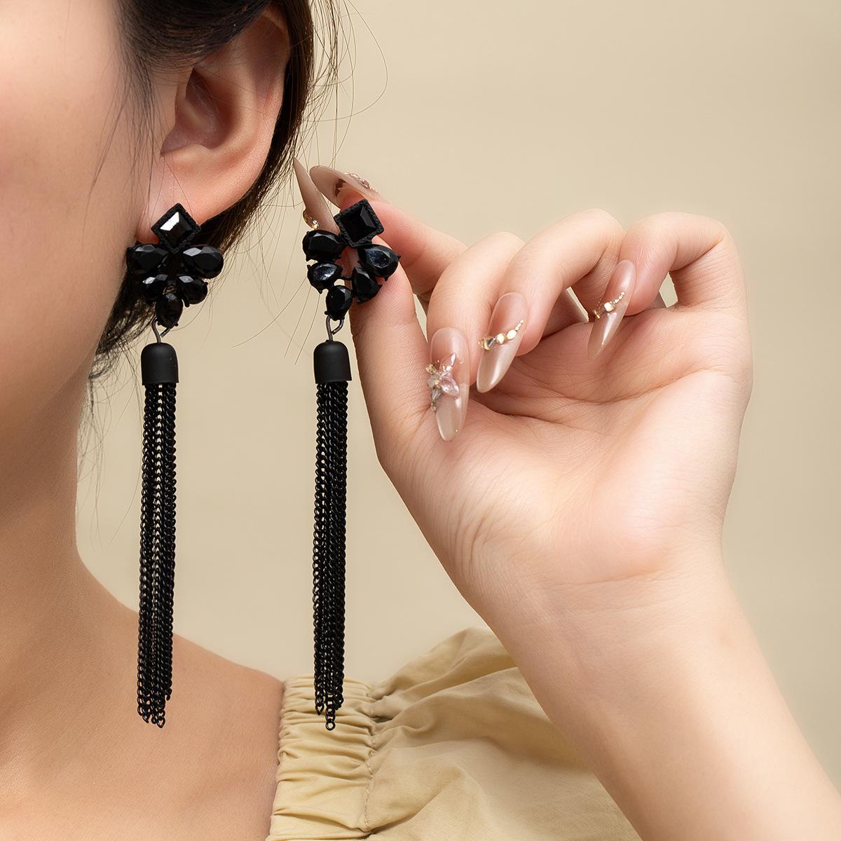Retro Niche Earrings, Long Black Tassel Diamond Stud Earrings, High-End Luxury And Elegant Earrings.