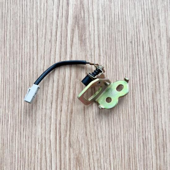 Trunk Latch Striker For Toyota Camry Corolla 1987-2008 64620-06010 64621-12070