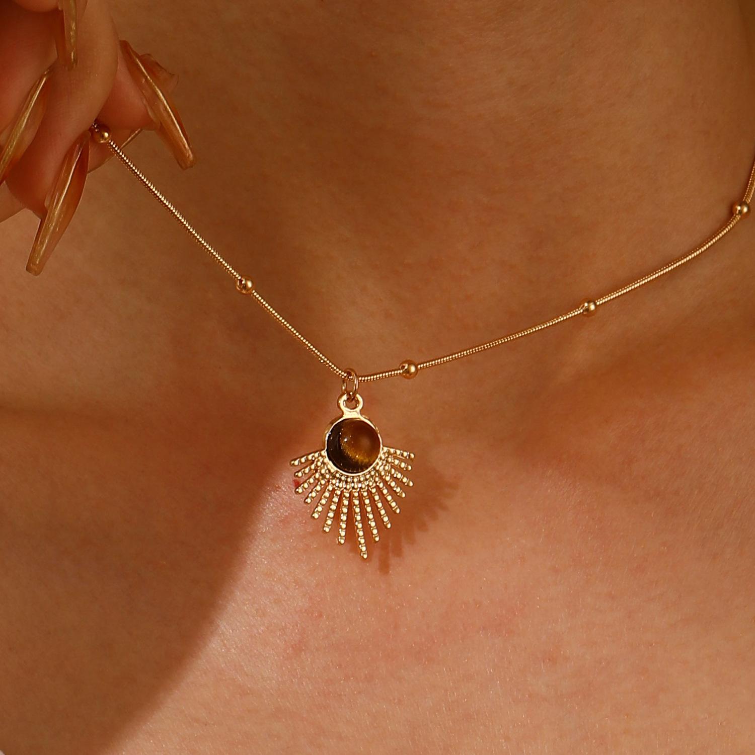 

Ожерелье-цепочка для свитера с подвеской в стиле ретро «Осень-зима» из древнего тигрового глаза «Мелар» 1 pcs