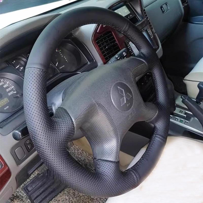 

Для Mitsubishi Pajero v73 v77 2004-2010 Ручне шиття Чорна Шкіра вуглецеве волокно Автомобільна Накладка на Кермо style 3