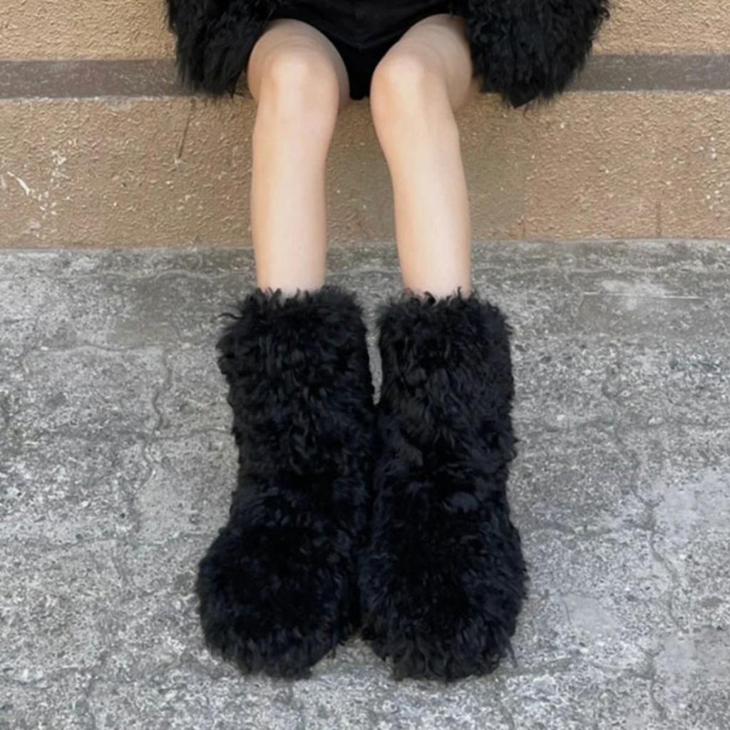 2025 trend autumn and winter new European and American wind snow boots warm and thickened niche Spice Girl fluffy boots black