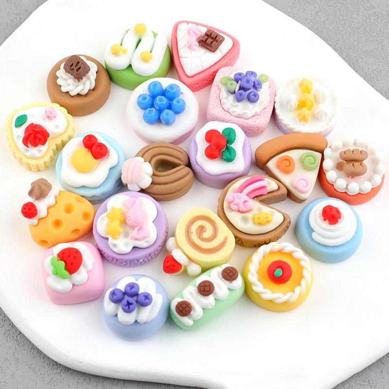Bulk Stock Fast Shipping 100pcs/bag Artistic Hand-painted 3d Miniature Cake Bread Dessert Food Resin Cabochon for Diy