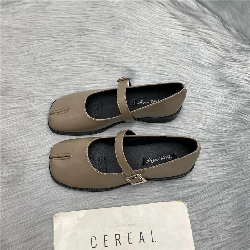 Fashion Women Flat Women's Square Toe Retro Single Shoes One Word Buckle Shallow Mouth Mary Jane Shoes Split Toe Shoes Sandals