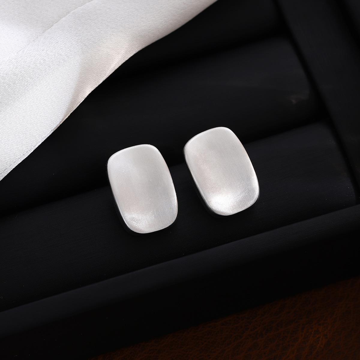 

Cold Wind Geometric Brushed Matte Stud Earrings, Light Luxury High-End Sense Niche Simple Temperament Earrings Women