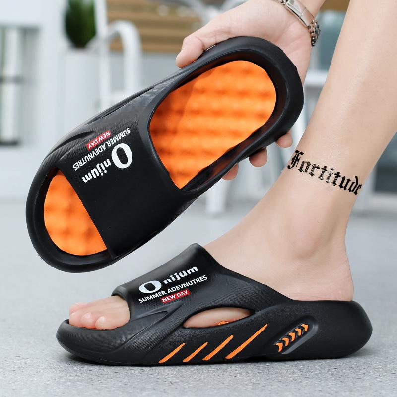 Summer Men's Slippers Trend Versatile Personality Indoor Bathroom Non-slip Thick Bottom Stepping On Shit Feeling One-word Travel Sandals