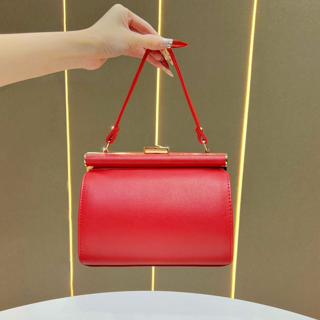European Retro Handbag With Chain Lock For Daily Office And Casual Use