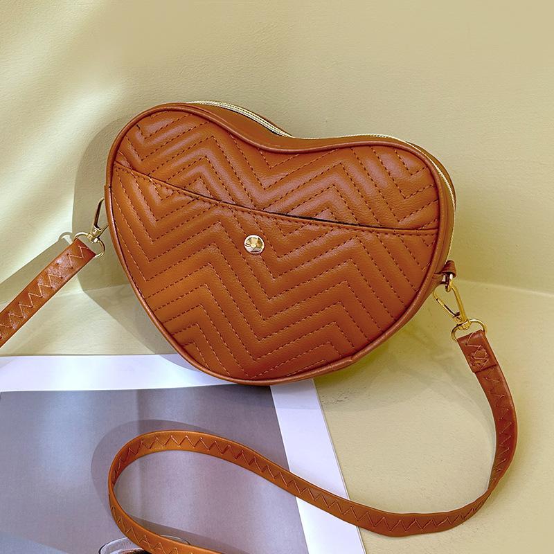

New women s bags, popular small bags, messenger bags, love fashion shoulder bags, one piece. коричневый