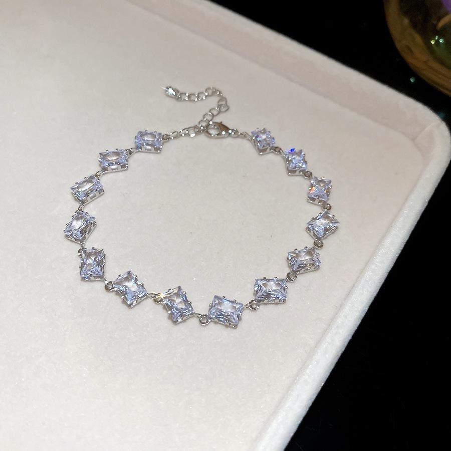 Europe and the United States Hot-selling Color Oval Love Zircon Bracelet Light Luxury Bracelet Personalized Jewelry Women