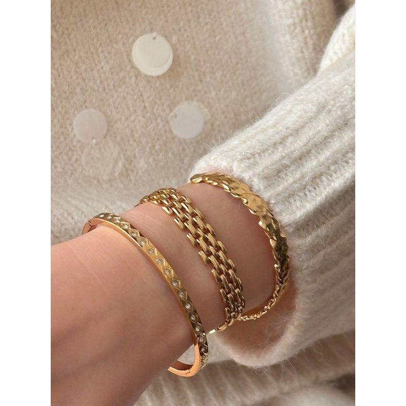 Gold Strap Bracelet with a Light Luxury Style, Copper Gold-Plated, European and American High-End Feel, High Aesthetic Value, Stackable Chain Bracelet