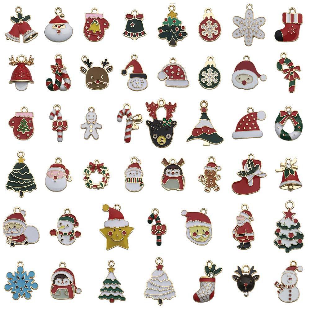 100-teiliges Weihnachts-Tropföl-Legierungs-Schmuckzubehör: Weihnachtsmann, Schneemann, Glocke, Rentier Anhänger für DIY Armbänder.