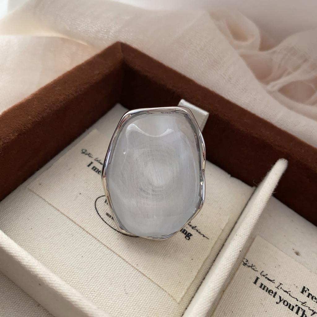 French Romantic Style Niche Design Temperament Blogger With High Sense Ring Retro Simple Resin Brown Ring
