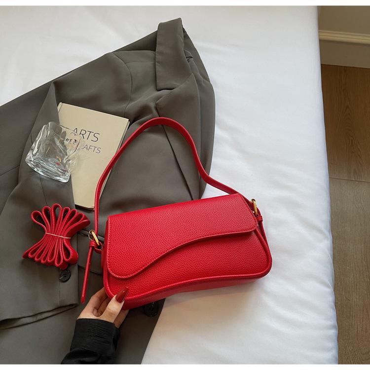

2025 лето новая повседневная сумка-мессенджер маленькая квадратная сумка женская нишевый дизайн трендовая сумка-мессенджер модная простая сумка на плечо бордовый