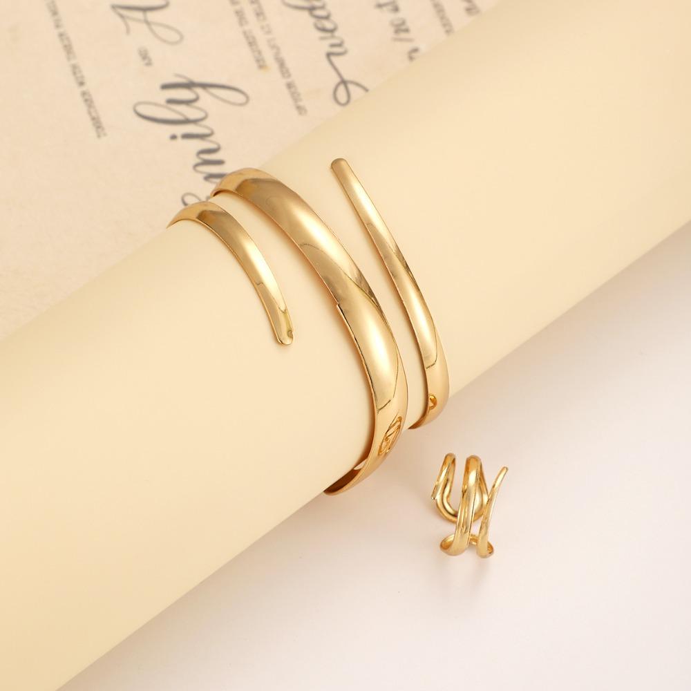 Europäisches und Amerikanisches Dickes Armband und Ring Schmuckset für Damen Goldfarbe Geometrische Linie Armband Ring Kombinationsset Geschenk