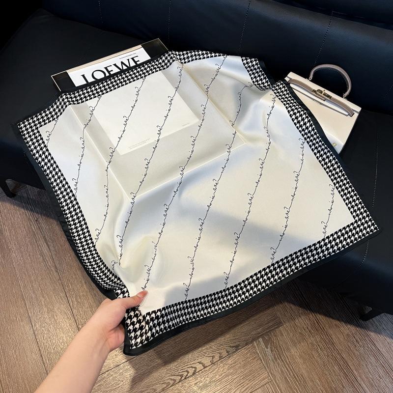 New silk scarf women's fashion versatile high-end small square scarf Korean version neck protection scarf spring and autumn retro scarf binding bag