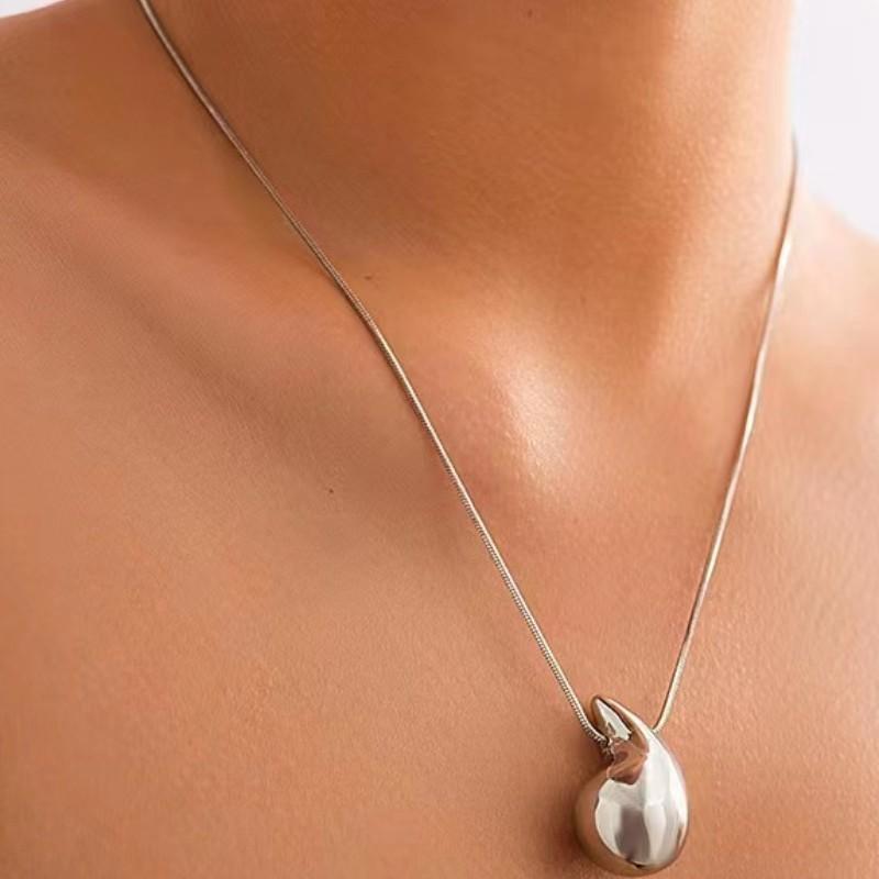 Modern Water Minimalist Drop Earrings And Necklaces In Luxurious Gold And Silver Fashionable Accessories