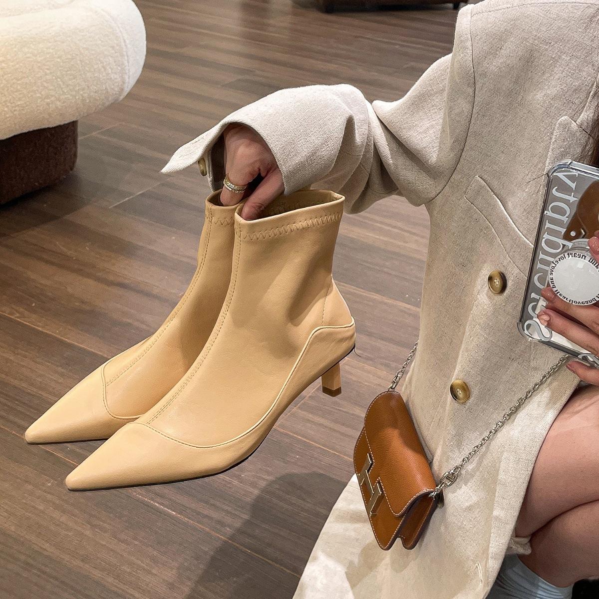 

2024 spring and autumn new retro splicing pointed short boots women s autumn new soft leather kitten and elastic thin boots 39 абрикосовий