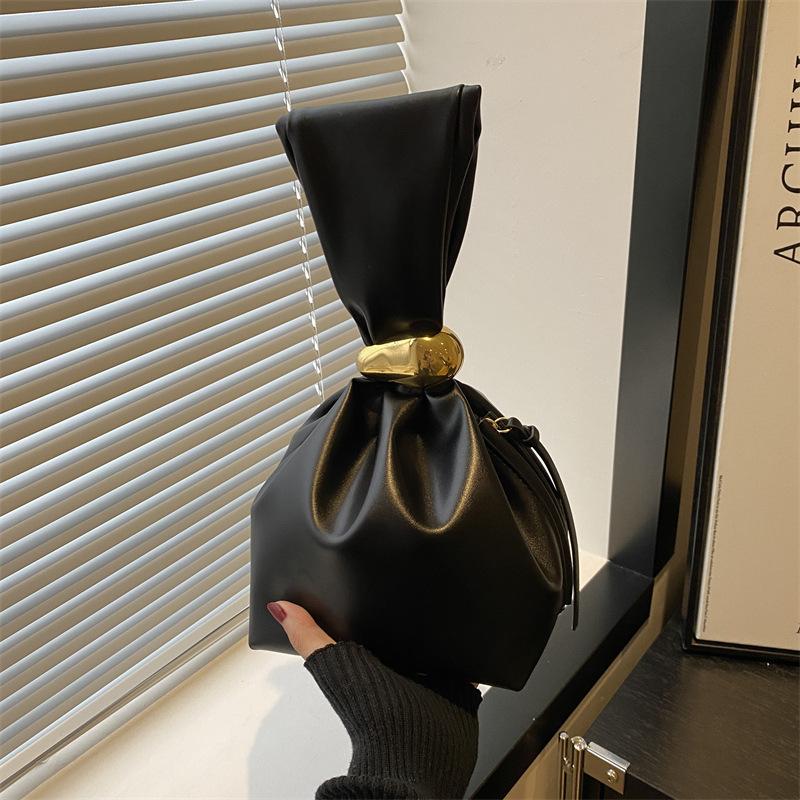 Luxury Designer Soft Leather Clutch Bag Women Pleated Mini Bucket Pouch with Temperament Side Zipper for Party Evening