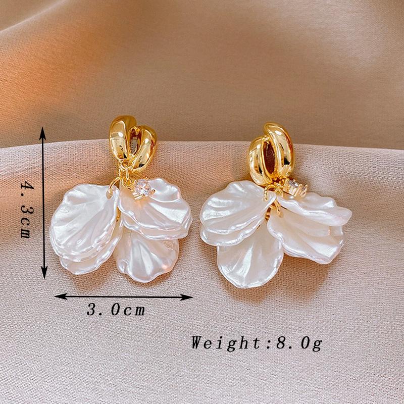 Flower Dangle Earrings for Women Golden Bend Metal Drop White Acrylic Petal Tassel Long Earrings Personality Jewelry