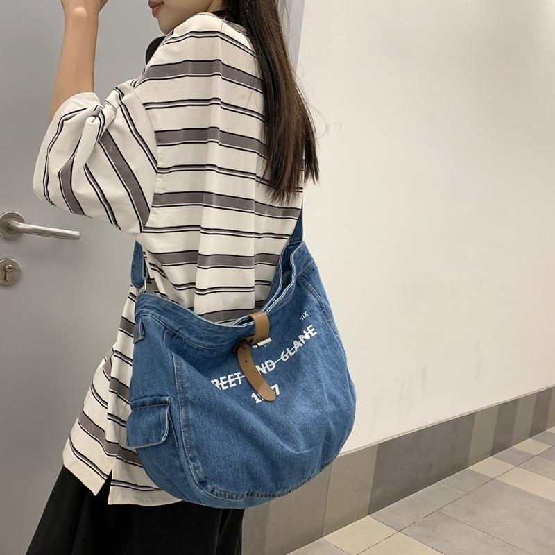 Crossbody-väska med stor kapacitet Kvinnlig jeansväska Bokstavsväska Student axelväska