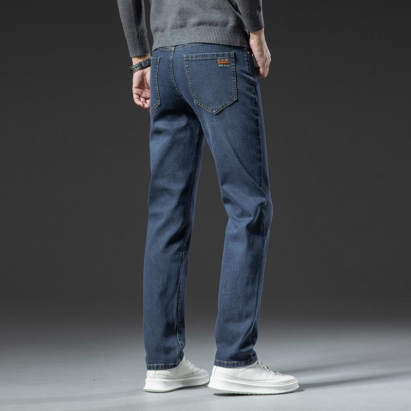 Autumn and winter jeans are velvet, soft and warm inside, cold-proof in the north, and elastic straight-leg pants are loose and versatile.