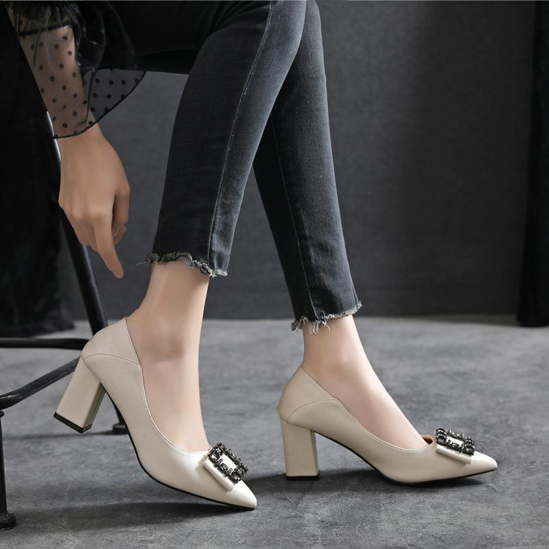 Fivela quadrada pontiaguda salto alto salto grosso sapatos de trabalho leves sapatos femininos elegantes e versáteis